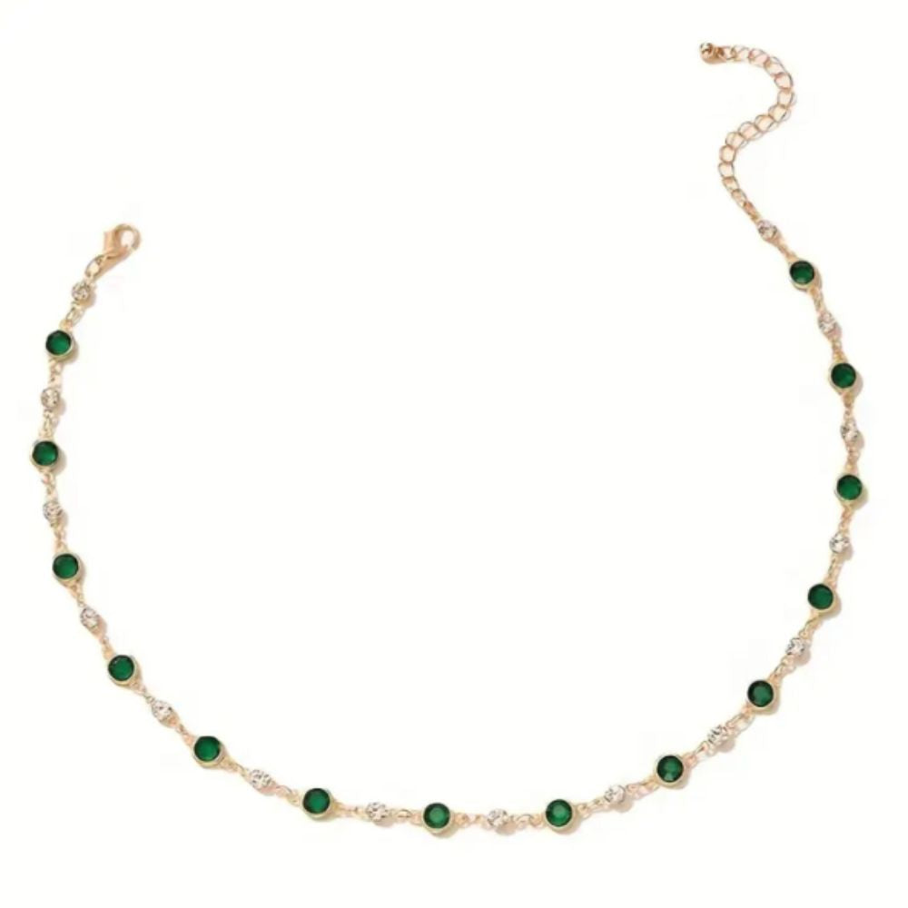 Ketting met smaragdgroene hanger aan fijne ketting