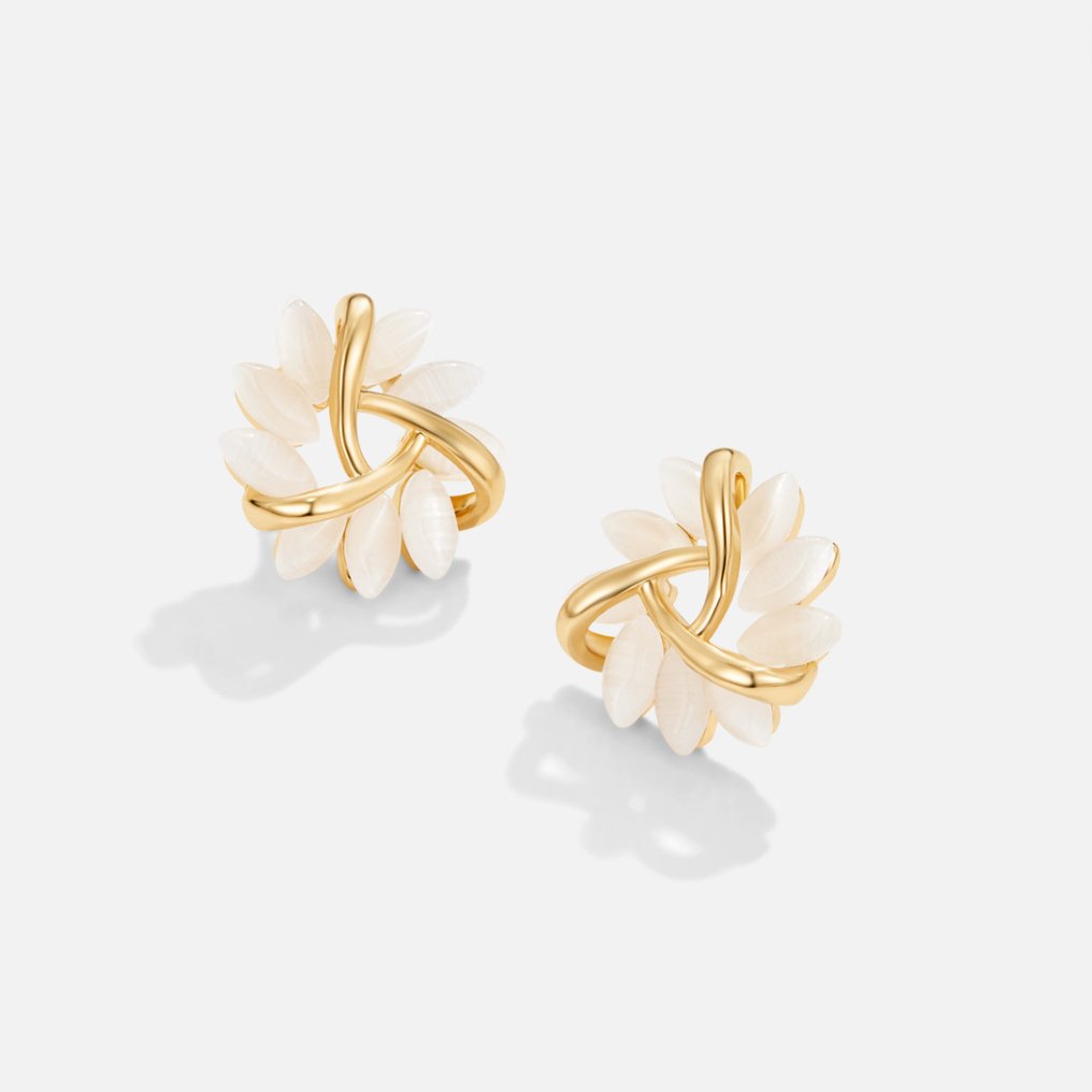 Bloem-oorknopjes met blaadjes in opaallook