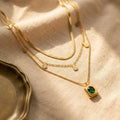 Gelaagde goudkleurige kettingset met groene steenhanger