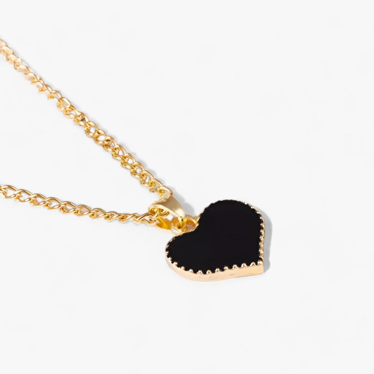 Ketting met rode harthanger en inscriptie