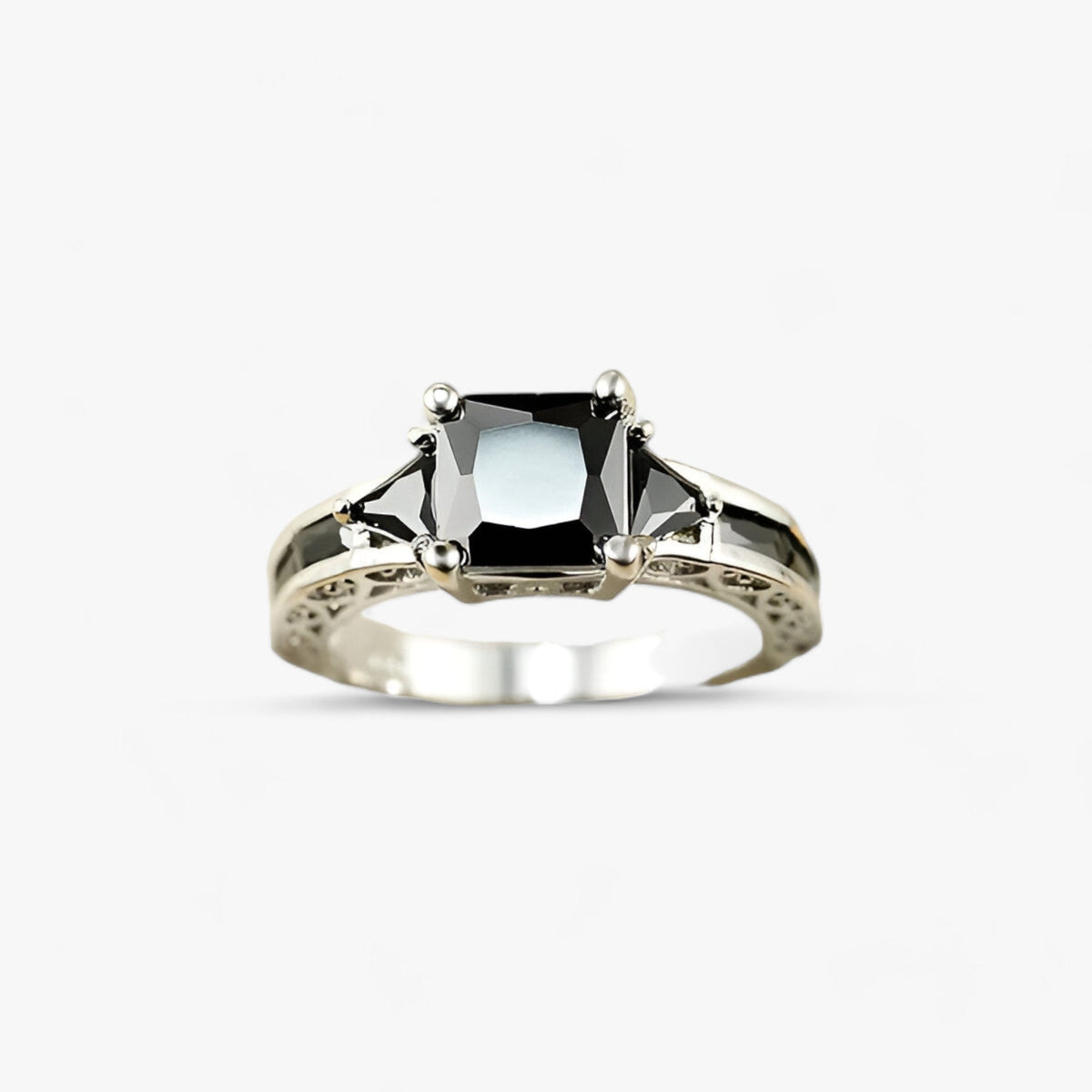 Ring met zwarte zirkoon in princesslijpsel, zilverkleurig