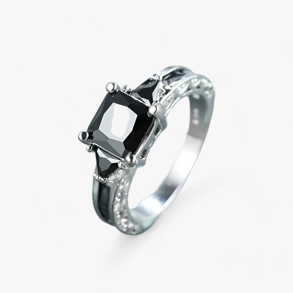 Ring met zwarte zirkoon in princesslijpsel, zilverkleurig