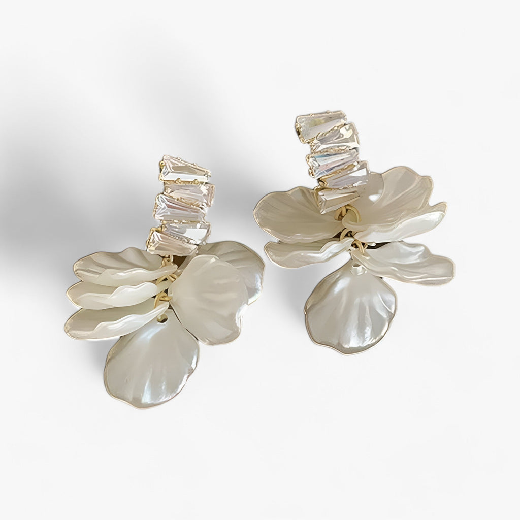 Oorhangers met kwastjes en zirkoonketting
