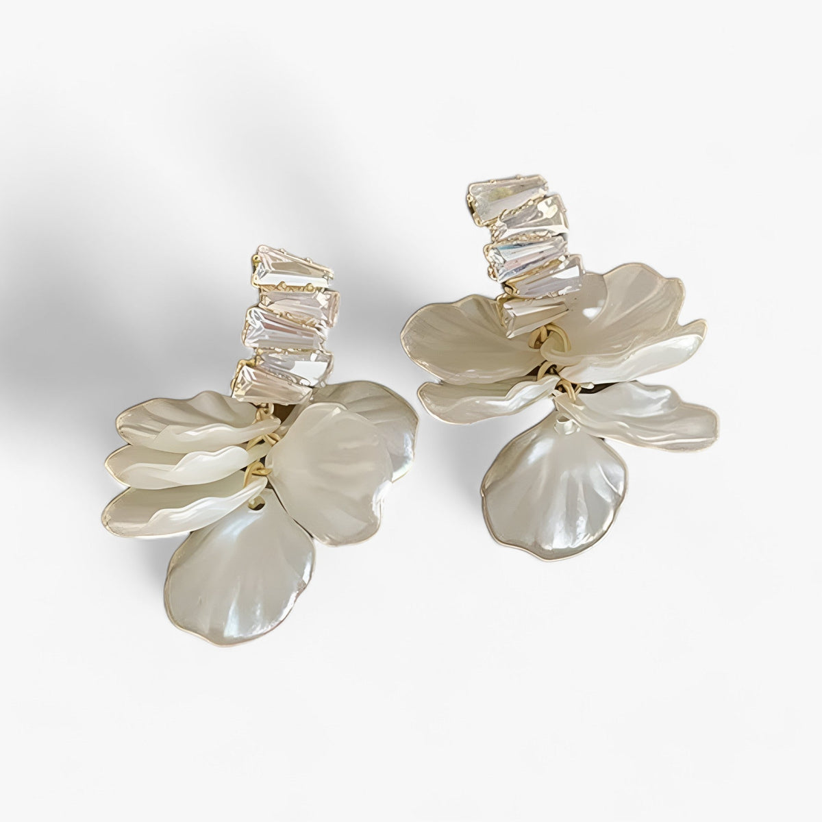 Oorhangers met kwastjes en zirkoonketting