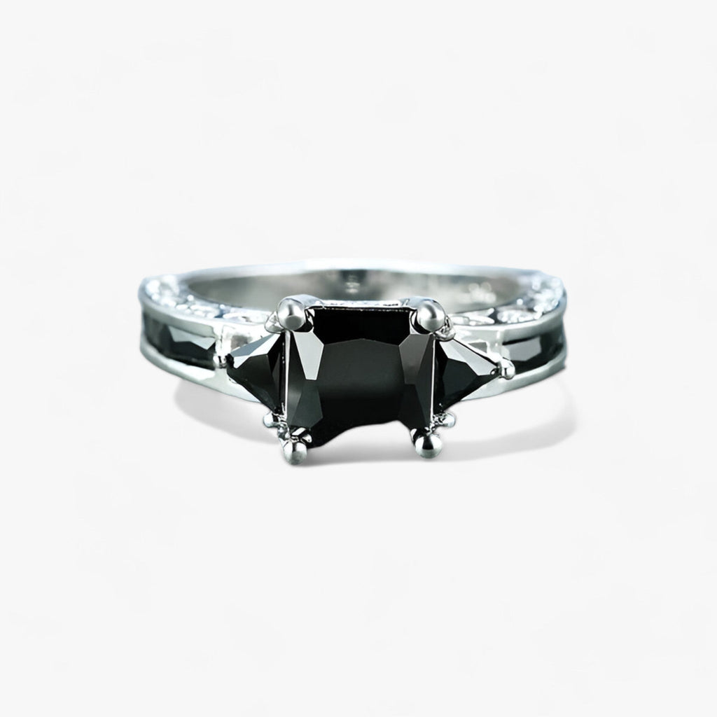Ring met zwarte zirkoon in princesslijpsel, zilverkleurig