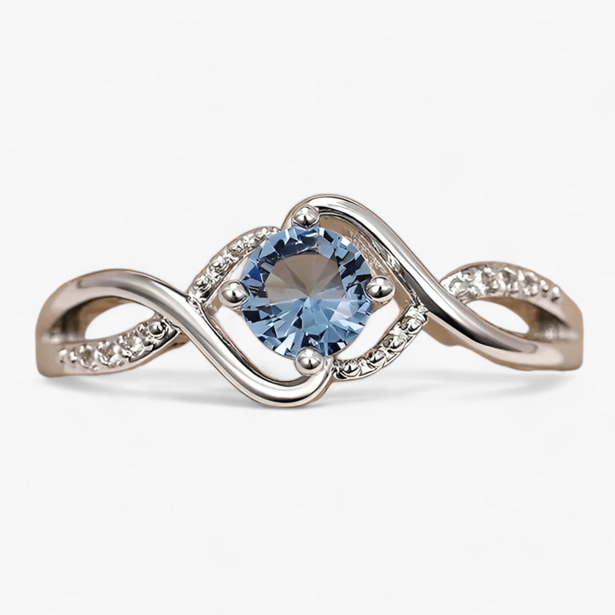 Ring met blauwe cubic zirkonia in zilverkleur