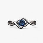 Ring met blauwe cubic zirkonia in zilverkleur
