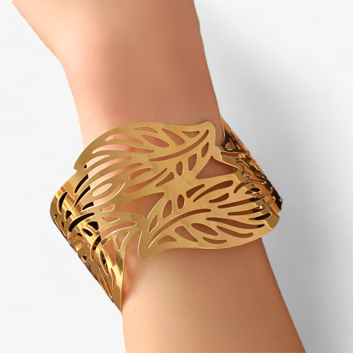 Roestvrijstalen armband met opengewerkt bladpatroon