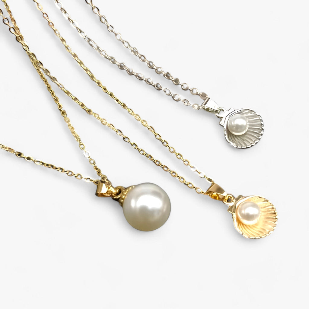 Ketting met schelphanger en pareldetail