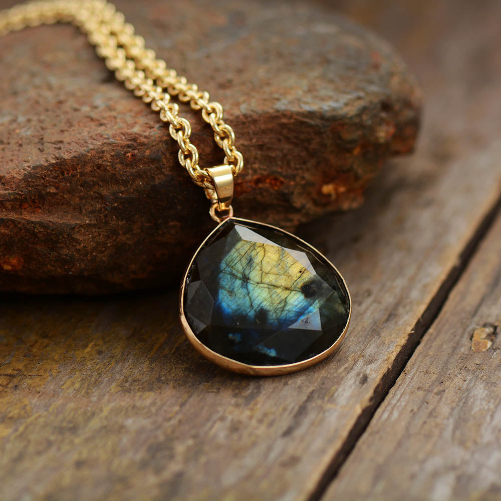 Handgemaakte ketting met labradoriethanger
