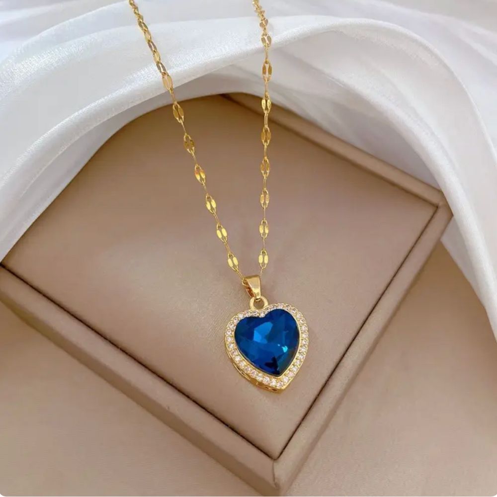 Ketting met levendige steen aan fijne ketting