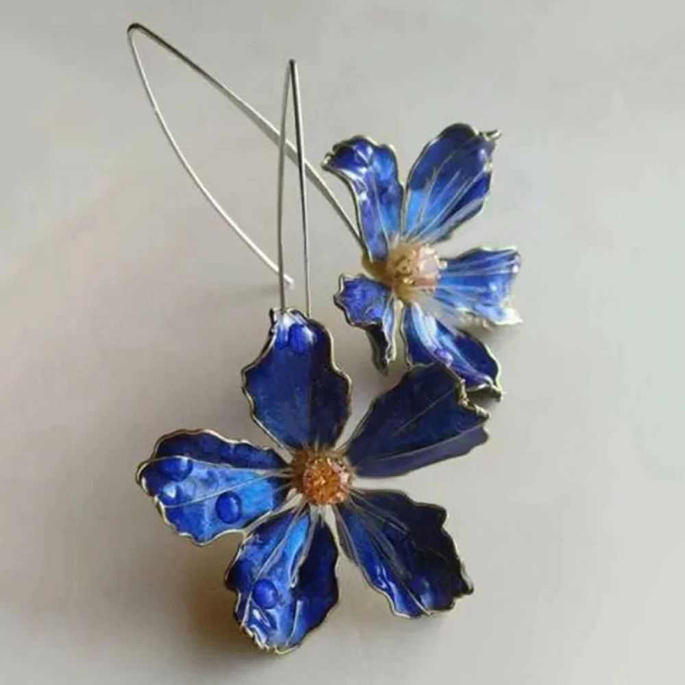 Vintage-Inspired Blue Flower Earrings with Delicate Detailing