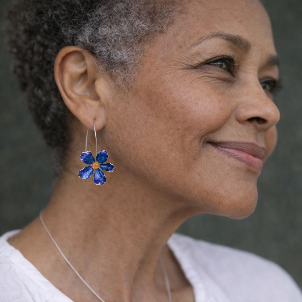 Vintage-Inspired Blue Flower Earrings with Delicate Detailing