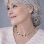 Ketting met smaragdgroene hanger aan fijne ketting