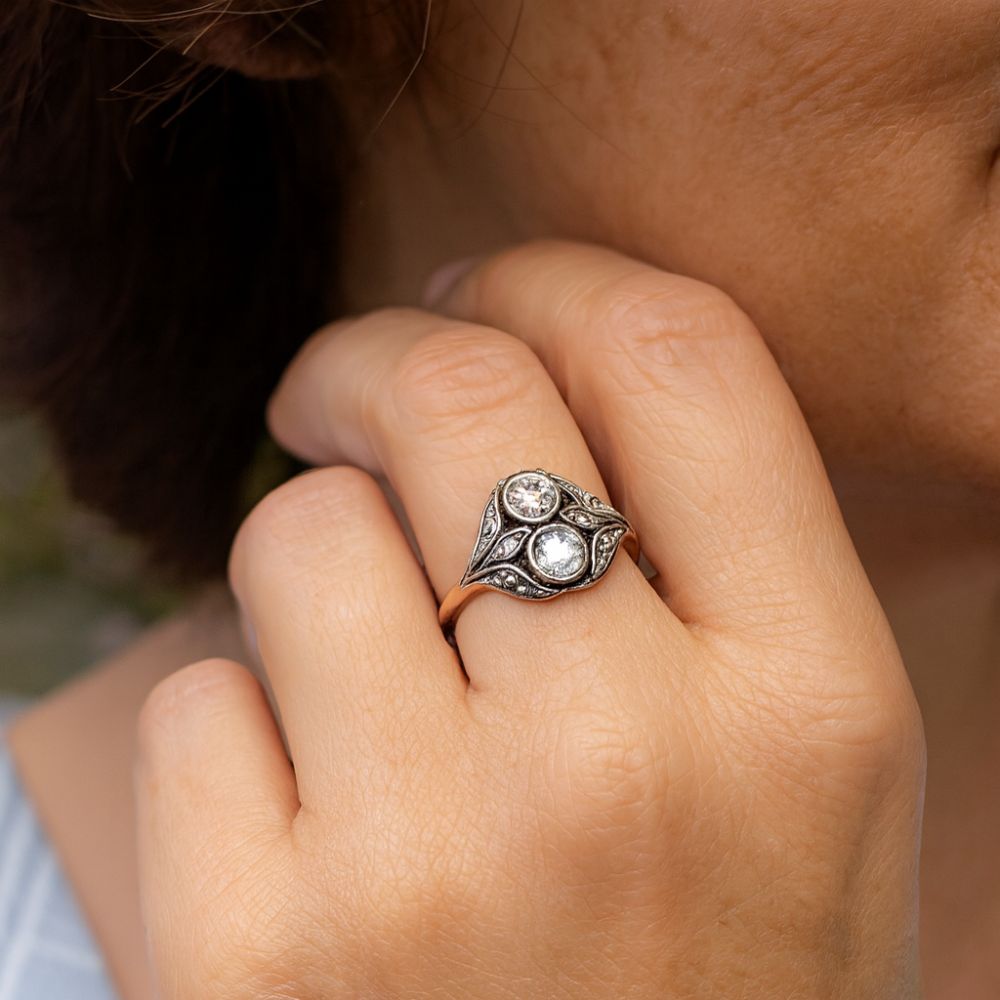 Vintage-Style Zirconia Ring in Rose Gold Tone