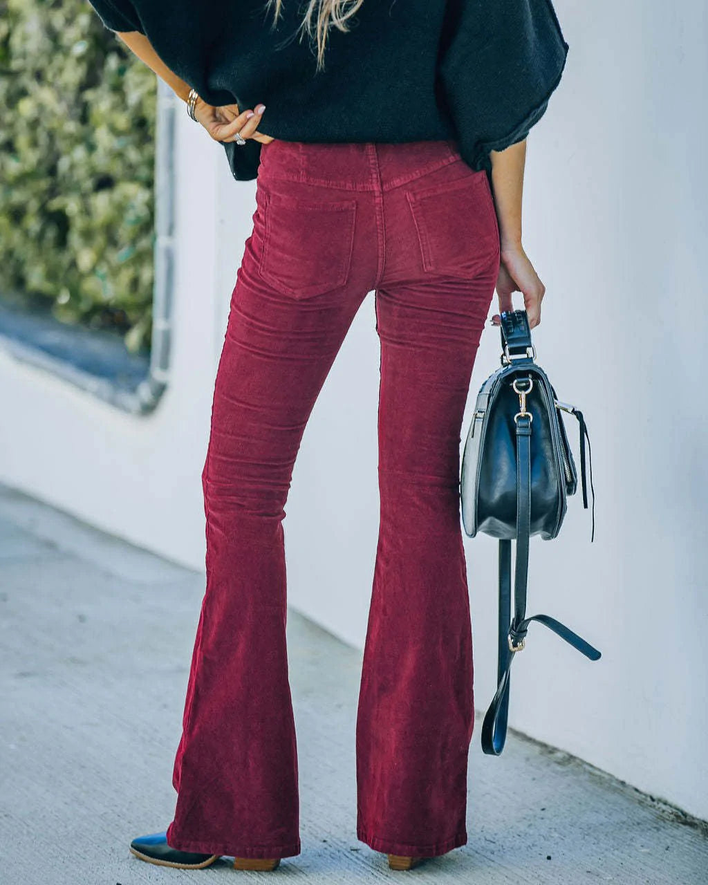 Flared broek met hoge taille en brede, zwierige zoom