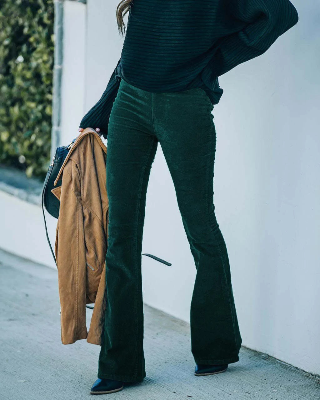 Flared broek met hoge taille en brede, zwierige zoom