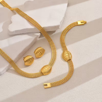 Goudkleurige set met collier, oorbellen en armband