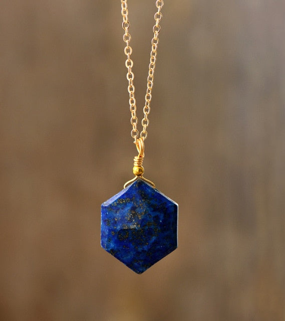 Colar com Pendente Hexagonal de Pedra Preciosa em Duas Pedras