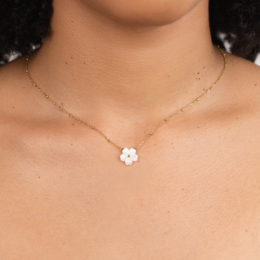 Ketting met bloesembloem