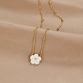 Ketting met bloesembloem