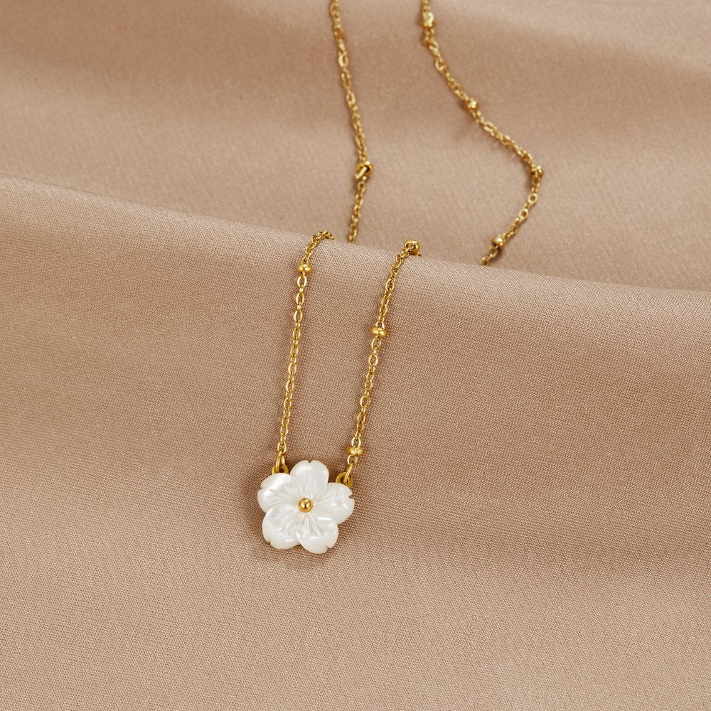 Ketting met bloesembloem