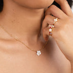 Ketting met bloesembloem