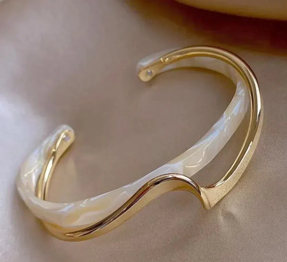 White Opal-Look Bracelet with Gold-Tone Setting