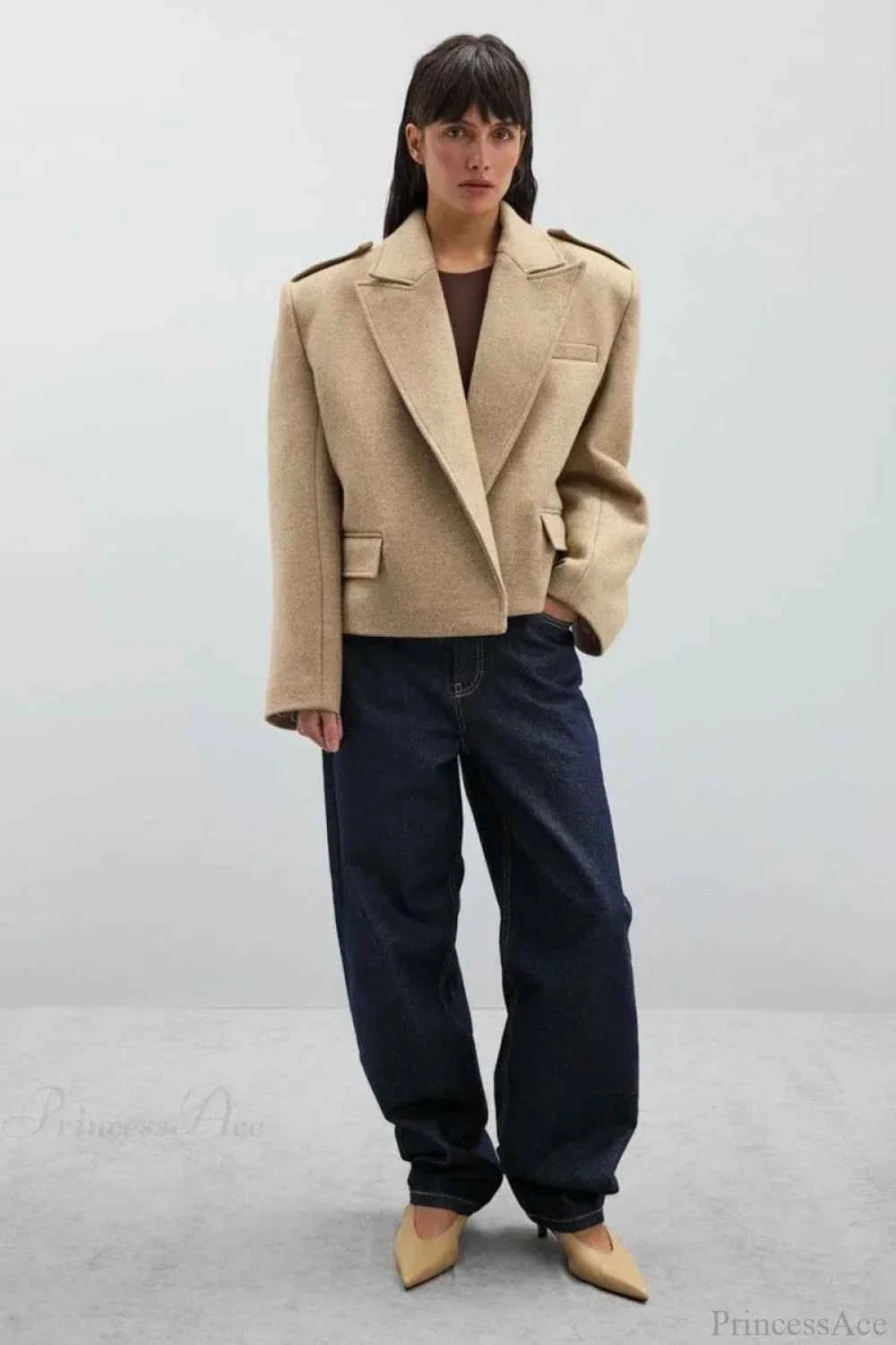 Structured Coat with Notched Lapels and Defined Shoulders