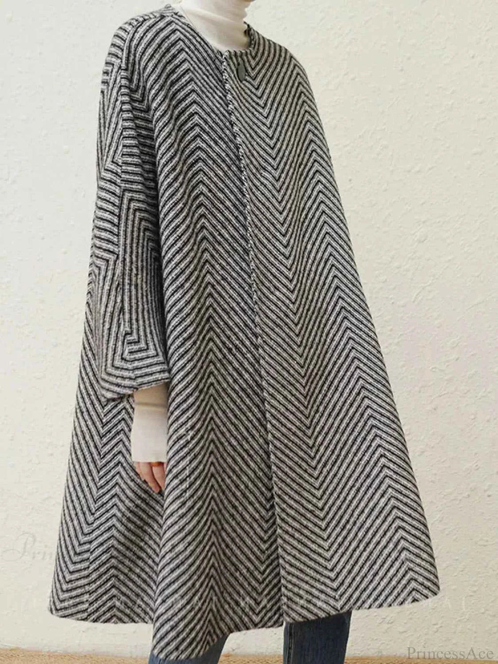 Zigzag Pattern A-Line Coat with Raglan Sleeves and Lining
