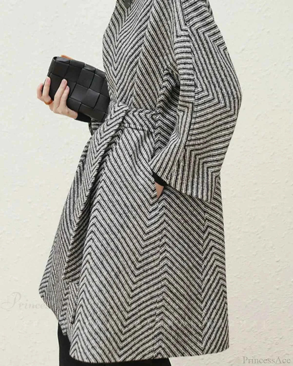 Zigzag Pattern A-Line Coat with Raglan Sleeves and Lining
