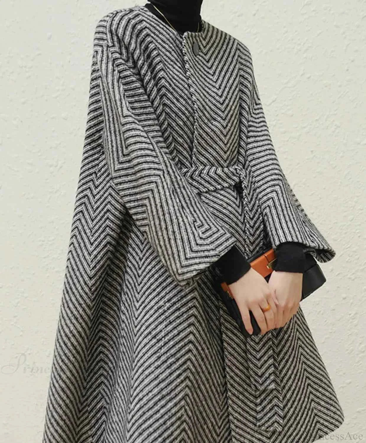 Zigzag Pattern A-Line Coat with Raglan Sleeves and Lining